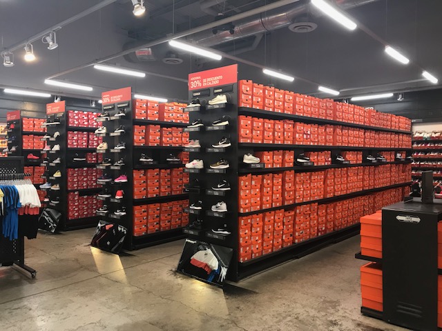 nike plaza outlet